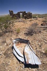 <b>Slowly disappearing shack</b><br> Even here in the dry desert, nothing lasts forever.