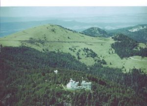 <b>Langmuir Lab</b><br> View of Langmuir Lab and Baldy Peak from the crest. This was shot with a large telephoto lens. You are actually about 10 miles away.