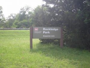 <b>Park Entrance</b><br> A sign at the entrance to the park at Grapevine Lake.