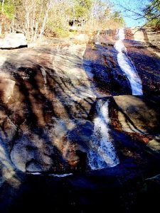 <b>200Ft Waterfall</b><br> 200FT WATERFALL WITH MULTIPLE VIEWING PLATFORMS