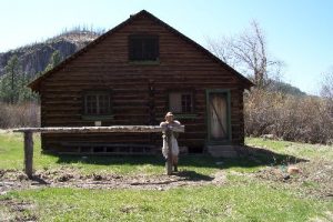 <b>Forest Service Cabin at White Creek</b>