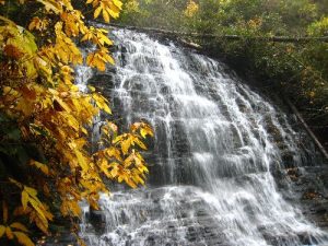 <b>Spoonauger Falls</b>