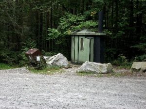 <b>Parking area</b><br> Chemical toilet at the parking area. Walk down the road behind the gate to access the trail.