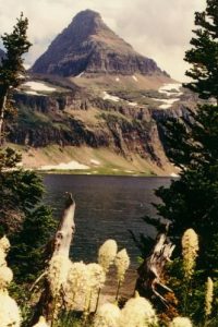 <b>Hidden Lake</b><br> This lake is so much more stunning from its shore than from the overlook. Too bad most people don't venture this far.